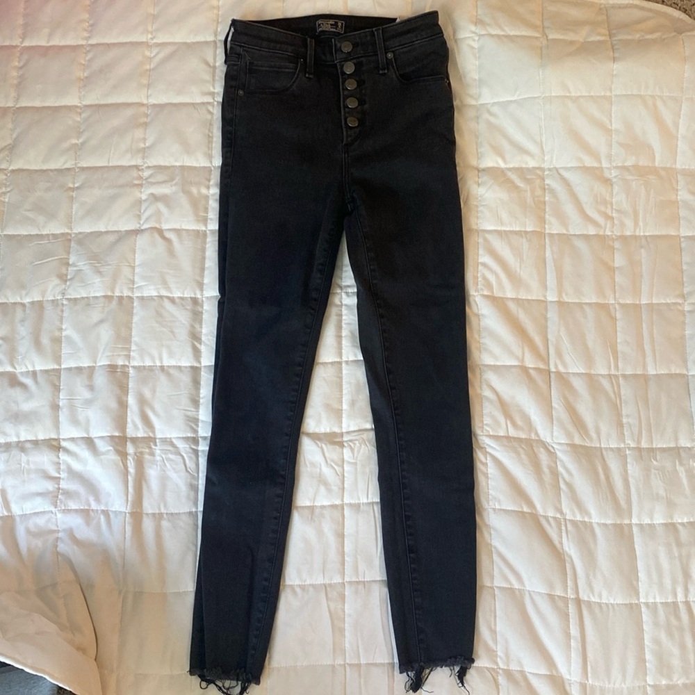 Abercrombie and Fitch High Waist Skinny Ankle Jeans - Size 25 (0) in Black Wash